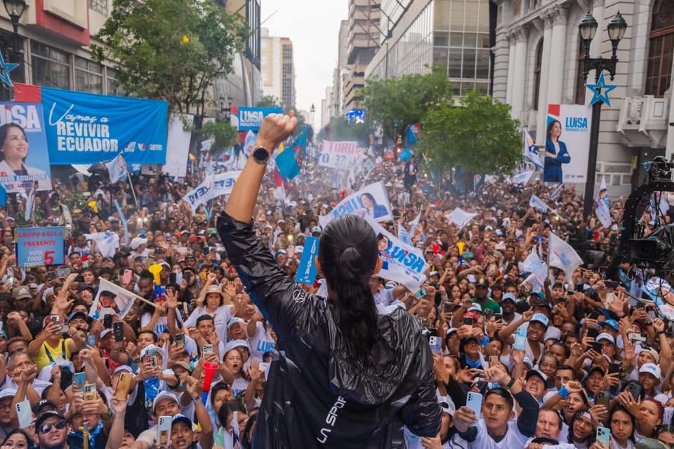 ¡Vamos con fuerza! 

Luisa Presidenta 💪🏻🖐🏻🇪🇨 <a href="/LuisaGonzalezEc/">Luisa González</a> <a href="/MashiRafael/">Rafael Correa</a>