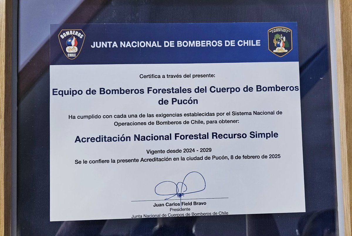 𝗔𝗖𝗥𝗘𝗗𝗜𝗧𝗔𝗖𝗜𝗢𝗡 | En el cuartel de la Segunda Compañía del CB de Pucón se efectuó la ceremonia de Acreditación Mediano Forestal de la Unidad Forestal Rukapillán...(1/2)