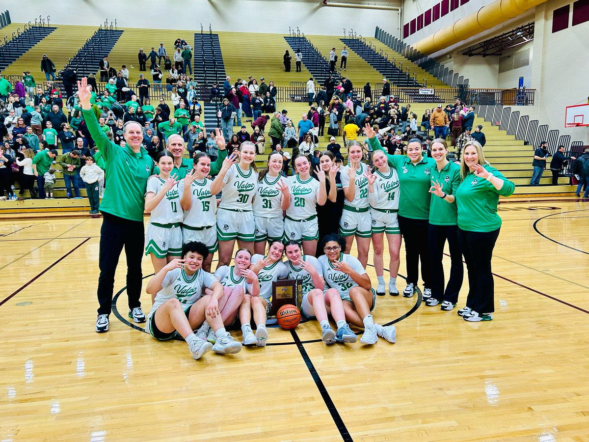 AthleticsValpo's tweet photo. LADY VIKES ARE SECTIONAL CHAMPS!!
33-26 Final 🏆🟢⚪️👏 https://t.co/kzasozuiIe