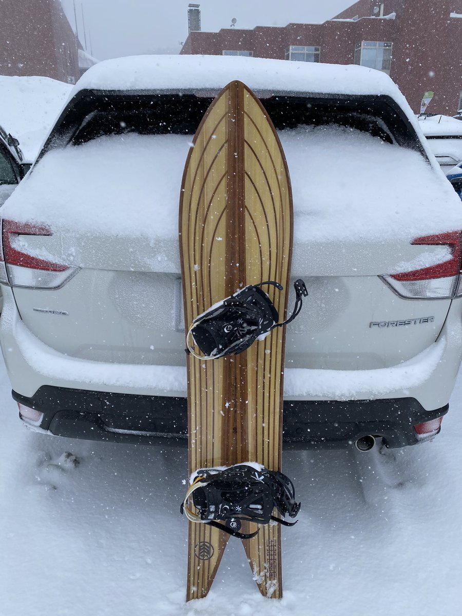 yokonori_com's tweet photo. ふっかい雪、いただきました🙏
#スノーボード #ナイター #カービング #Gentemstick #パウダー #snowboarding #snowsurf #カービング研究所 #impossible #stingray #tt #bigfish #hornet #barracuda #chaser https://t.co/2fiu1qhqJ2