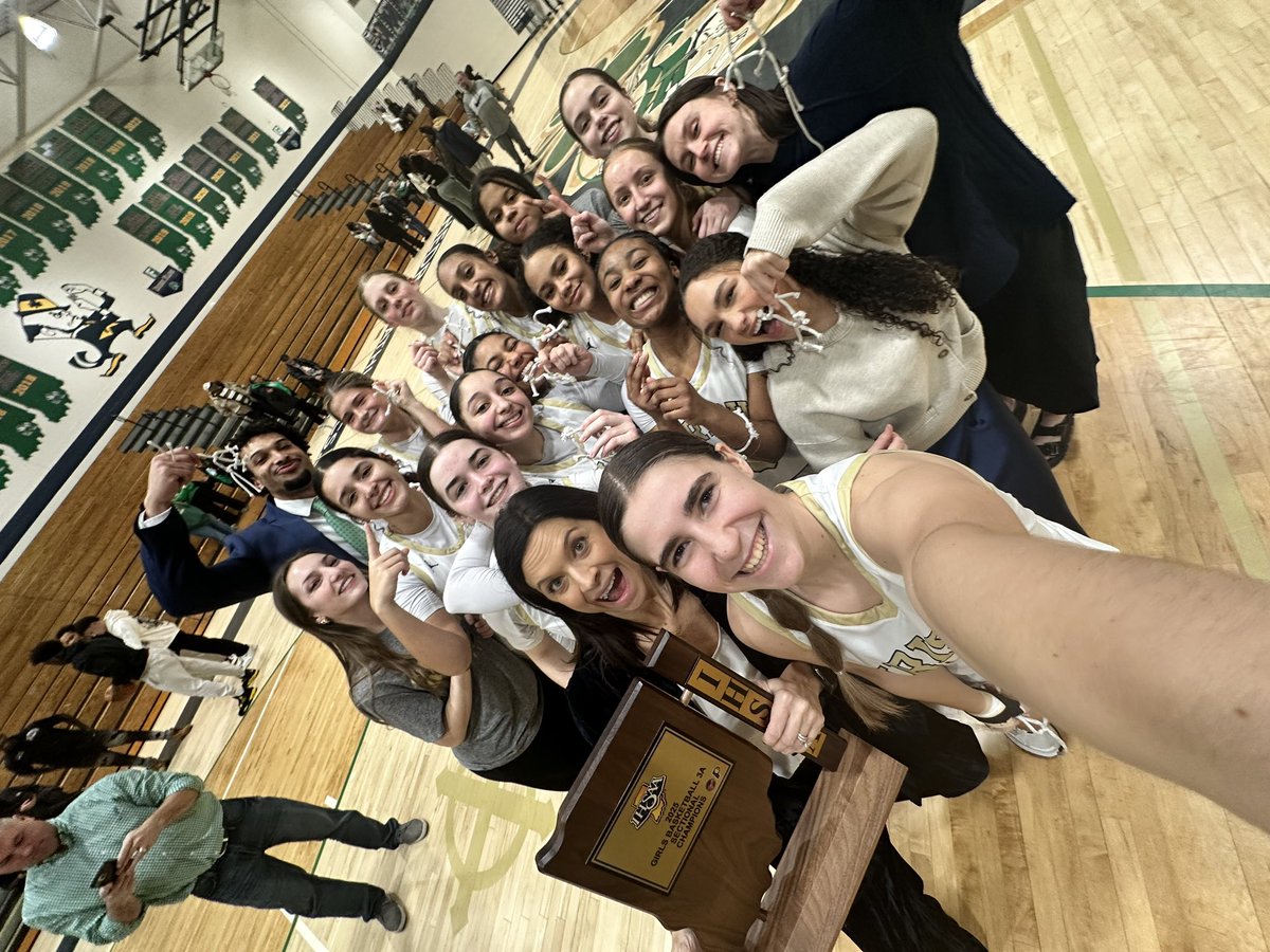 For the first time in 20 YEARS your Lady Irish ballers are Sectional Champions!!   👊🏻☘️🏀

#greatnessiscalling
#findaway