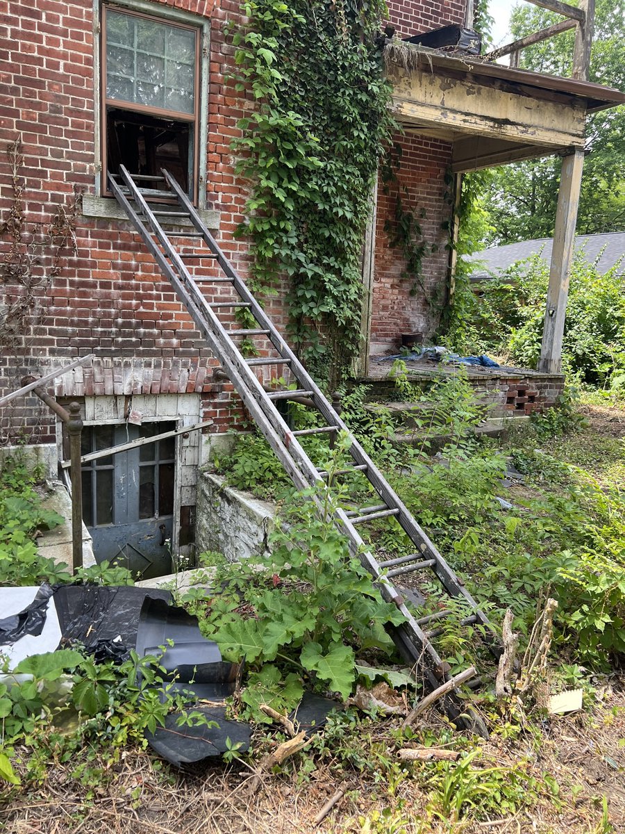 Sometimes it’s hard to tell if a house is abandoned. Sometimes it’s not hard to tell.