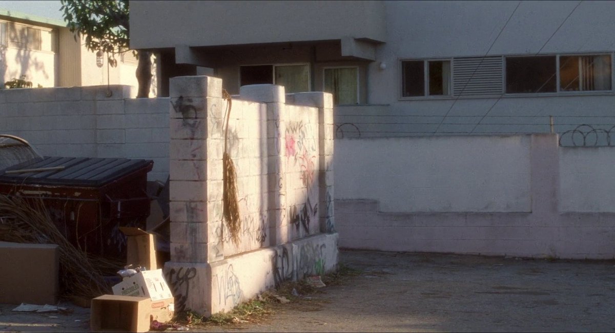 TheCinesthetic's tweet photo. Mulholland Drive (2001) dir. David Lynch https://t.co/qtRspHYOXg