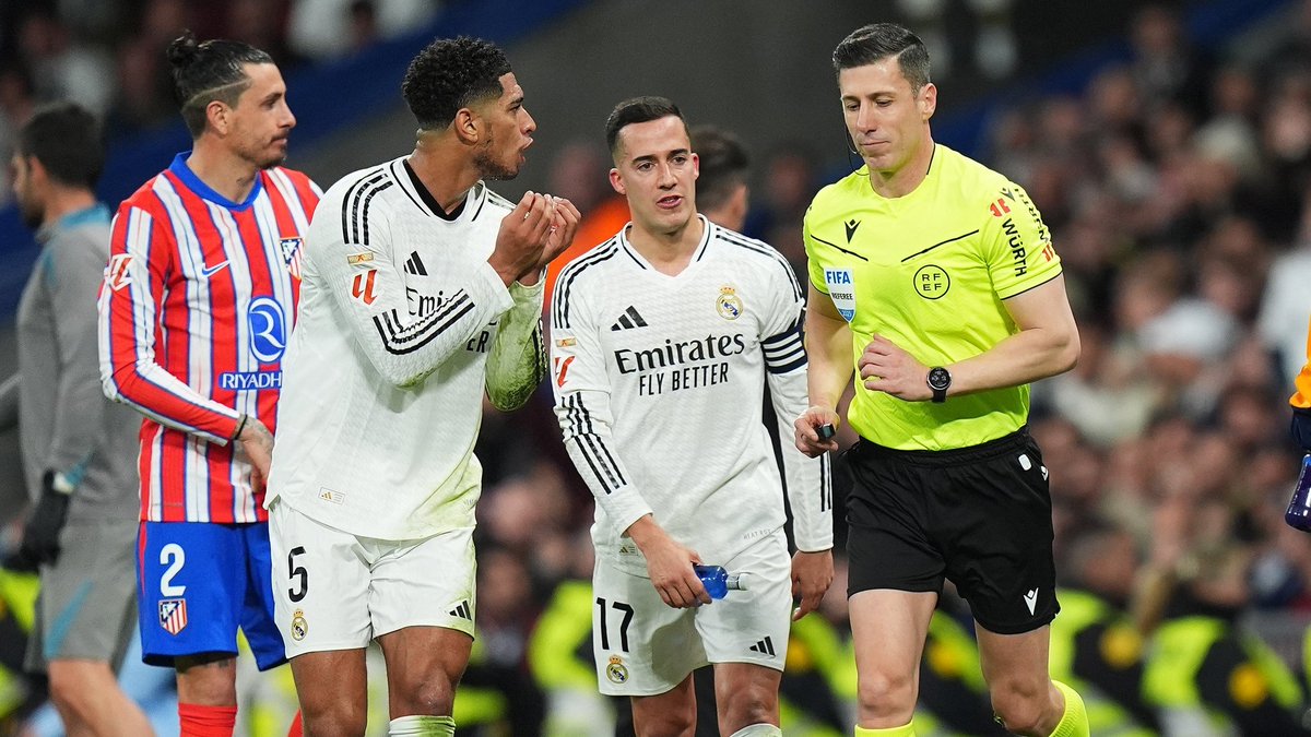 🔴 El Real Madrid - Atlético de Madrid pasó por encima de Soto Grado.

✍🏻 𝟮,𝟬

▪️ Fue difícil cometer más errores, tanto en las áreas como fuera de ellas. No dio la talla.

💥 Perdonó la roja directa a Ceballos y se tragó un penalti por el que tuvo que acudir al VAR.
