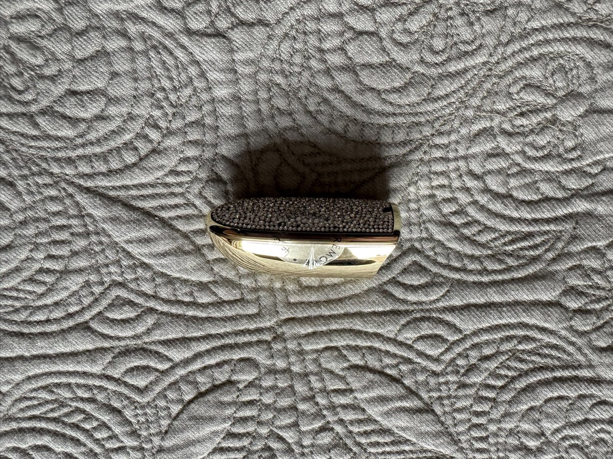 shanafi's tweet photo. @Guerlain you forgot to do the engraving on the lipstick case. I had to pay for the shipping costs to France because of your mistake. How can I get reimbursed? https://t.co/MXInE6ZyKQ