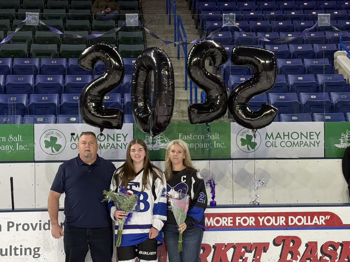 SBL win on Senior night 
Congrats Captain Foley 
Scoring by:
Demeo🚨🚨🚨🍎
Akashian 🚨
Scoville 🚨
Sobol 🚨🍎
Foley 🍎