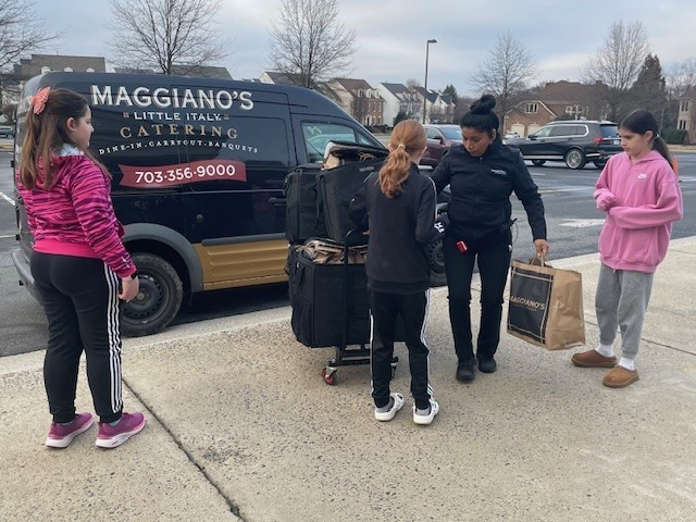 Thank you to our 5th grade student and parent volunteers for helping to make the Labradoria pasta dinner fundraiser a success on Thursday evening!