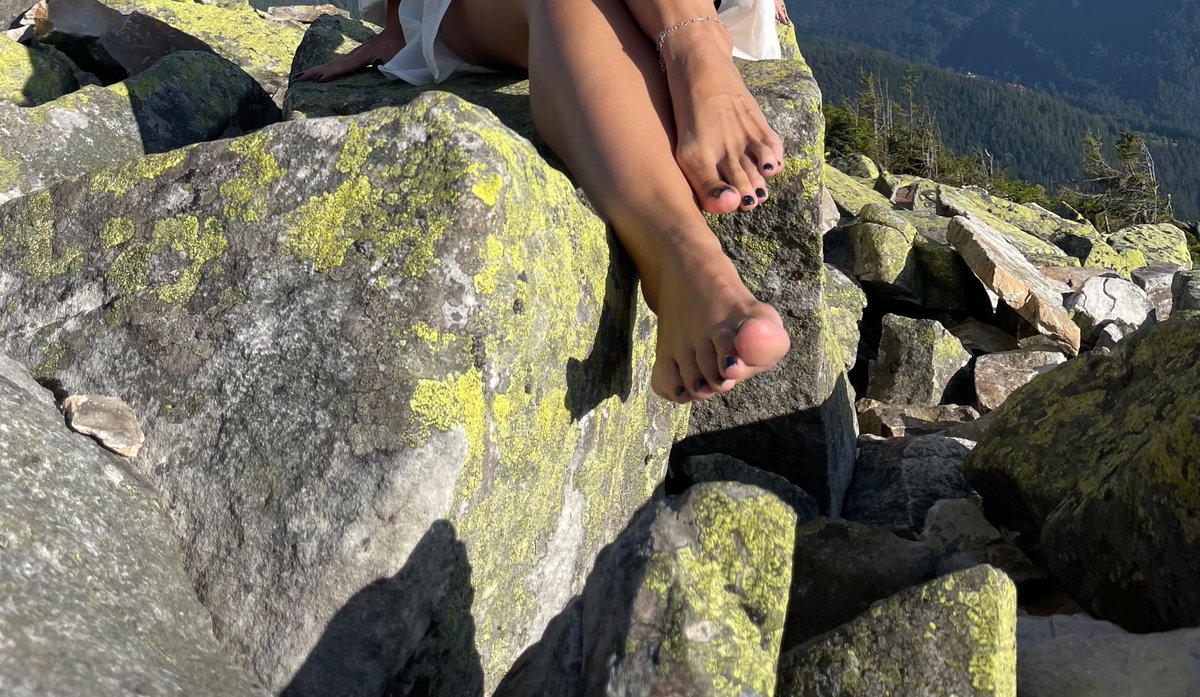 SassyPie_'s tweet photo. Take me back to mountains 🏔️ 🦶🏻 
#FootFetish #ContentForYou #AestheticFeet #InspoFeet #UniqueContent https://t.co/QFPIoRKuEy