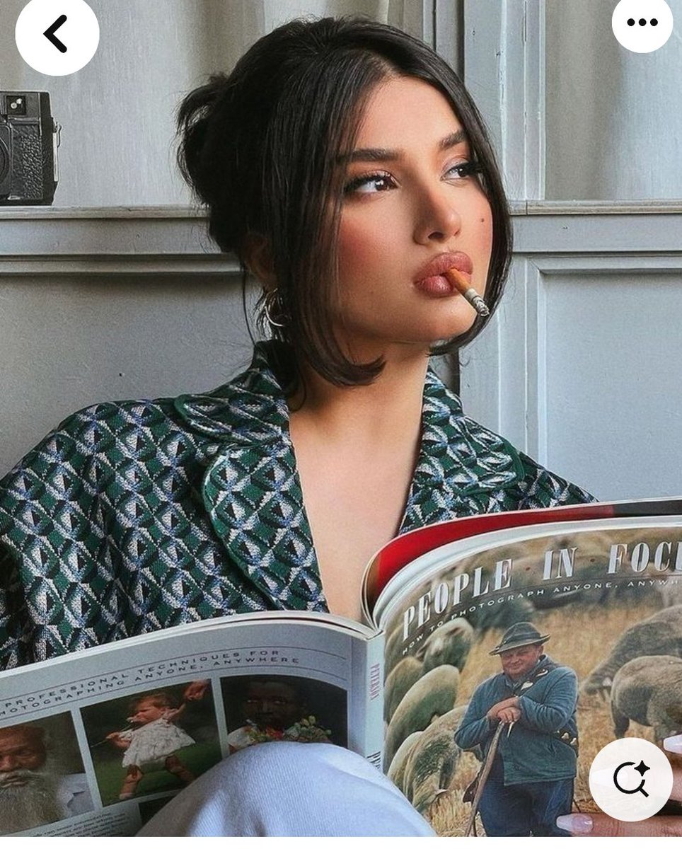 yasmin01Al's tweet photo. kısa saçlarla böyle çekimler ve böyle saçlar yapsak 🥵 #AybükeÇangal @aybukeim https://t.co/PJ4nU9KoRu