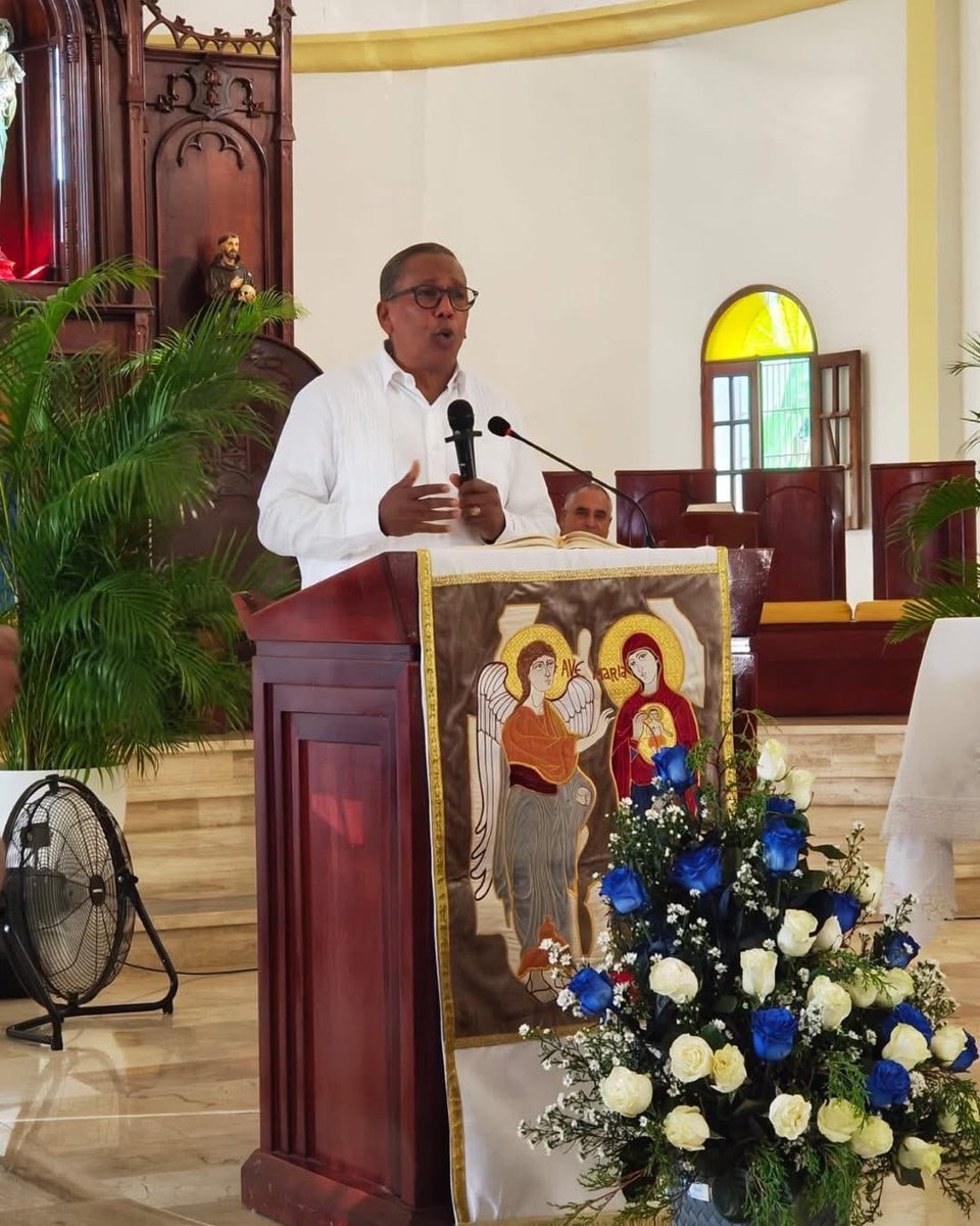Conmemoración del décimo aniversario de nuestro glorioso Partido Revolucionario Moderno en la catedral de Barahona y aún faltan muchos años más. La unión hace la fuerza.