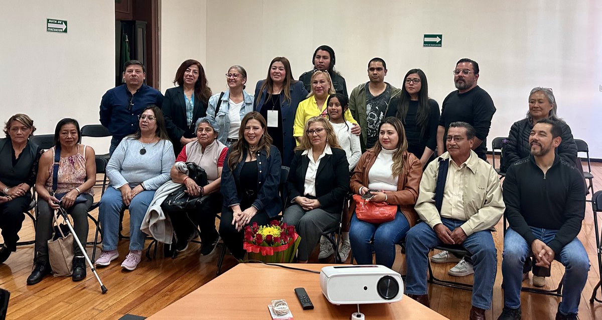 observseguridad's tweet photo. También en #Sabado los miembros del Observatorio reunidos para aprender en una Conferencia Magistral sobre procesos, denuncias. Gracias al #MuseodelPolicia por recibirnos @SSC_CDMX y gracias #MarthaEMaciel por tu profesionalismo y a #Idaly por tu trabajo https://t.co/Wz7BDATWtv