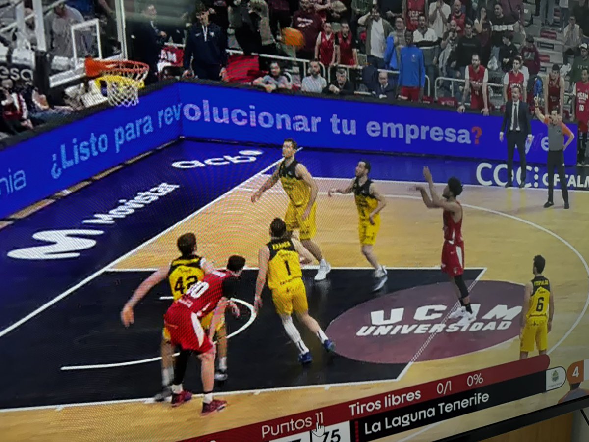 fransaeztv's tweet photo. Desde el desconocimiento:

1- ¿Se puede re arbitrar el partido y que se jueguen los 0.8 segundos que quedan tras el fallo determinante? 

2- Si @UCAMMurcia hace un escrito a la @ACBCOM, ¿Debe la ACB hacer un comunicado asumiendo el error arbitral aunque no se re arbitre?

GRACIAS https://t.co/M885uPT21j
