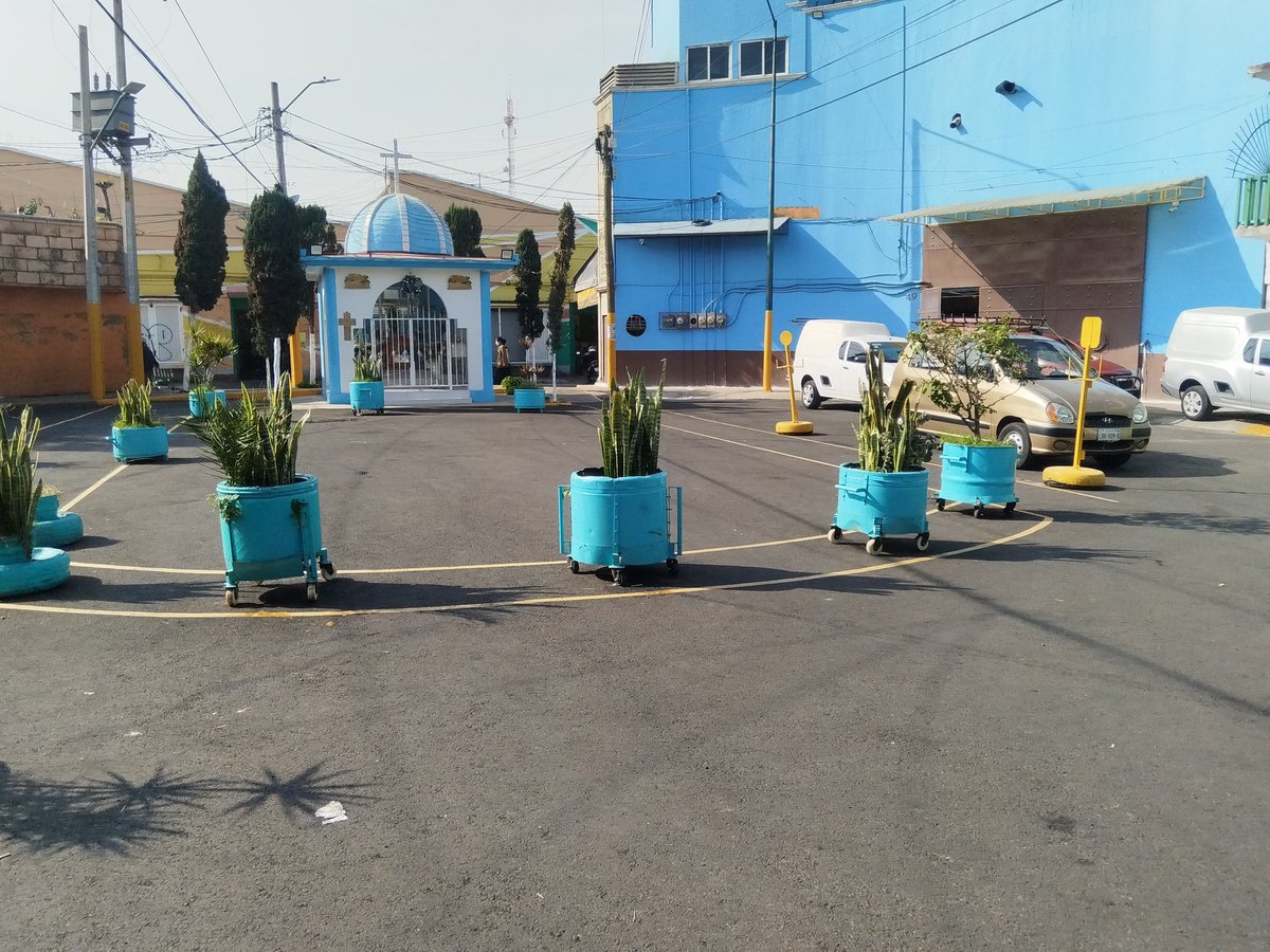 tizac's tweet photo. #LOCATEL cuantos reportes debo hacer cuanto tiempo debo esperar a que me den respuestas que dejen estacionar que quiten sus cosas que el señor que se siente dueño de la calle, que tengamos que pagar estacionamiento para poder ir al mercado de la sur16 agrícola oriental Iztacalco https://t.co/qxPpcJbjrl