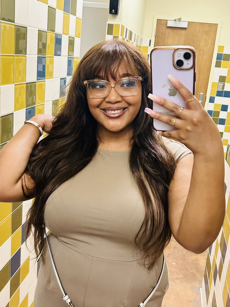 ____Naye's tweet photo. FIRST PLACE WINNER AT THE CONFERENCE 🥇😭💜💛 https://t.co/0NCYsuItXu