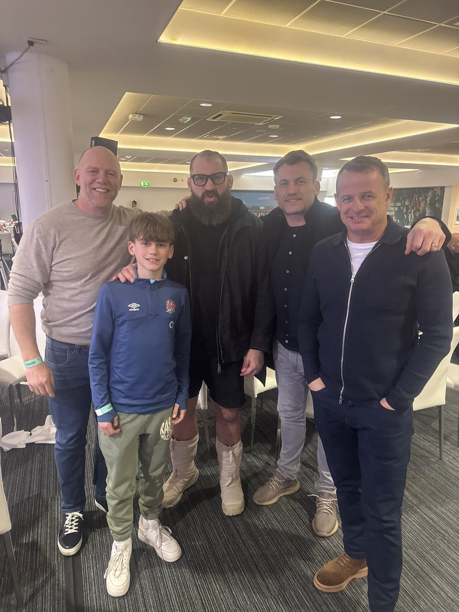 Mark Cueto (@mark_cueto) on Twitter photo What a day!! Congrats <a href="/EnglandRugby/">England Rugby</a> on huge win!! Definitely will have silenced a few people with that performance & result.
Go on <a href="/rwiggy9/">Richard Wigglesworth</a> boy!! 👌🏻
<a href="/miketindall13/">Mike Tindall</a> <a href="/JoeMarler/">Joe Marler</a> <a href="/IamAustinHealey/">Austin Healey</a> Cheers for being legendary with Louis - he was buzzing! 👊🏼💙 What a day!! Congrats <a href="/EnglandRugby/">England Rugby</a> on huge win!! Definitely will have silenced a few people with that performance & result.
Go on <a href="/rwiggy9/">Richard Wigglesworth</a> boy!! 👌🏻
<a href="/miketindall13/">Mike Tindall</a> <a href="/JoeMarler/">Joe Marler</a> <a href="/IamAustinHealey/">Austin Healey</a> Cheers for being legendary with Louis - he was buzzing! 👊🏼💙