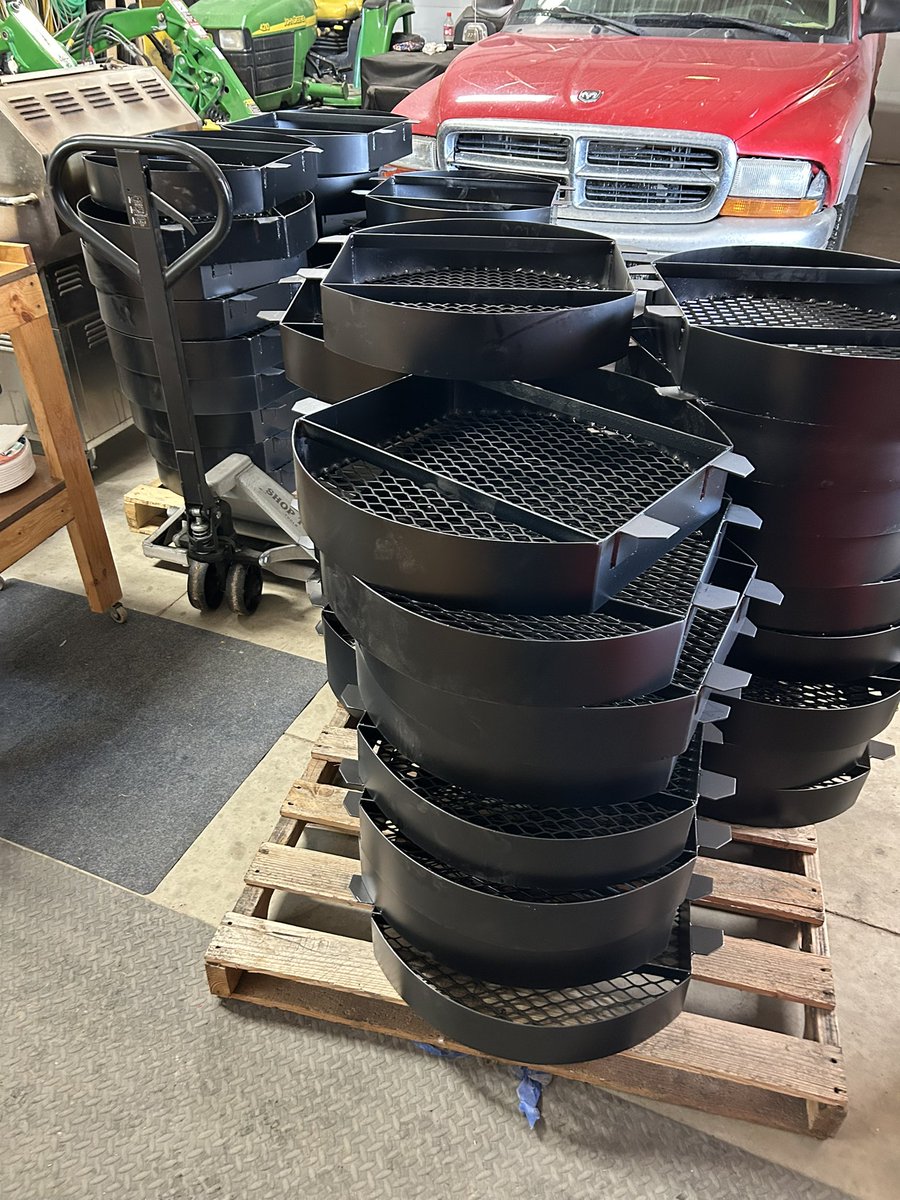 Travis Van Well tweet media