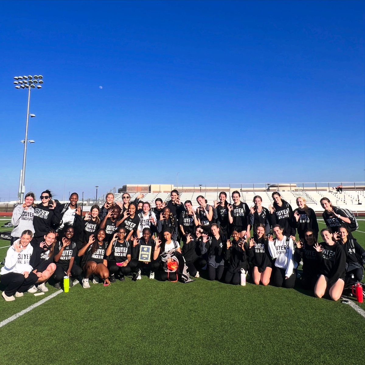 GuyerGirlsTrack's tweet photo. Started the ‘25 season off with multiple
PRs and a TEAM title! #HHB https://t.co/JWujsaxBpV