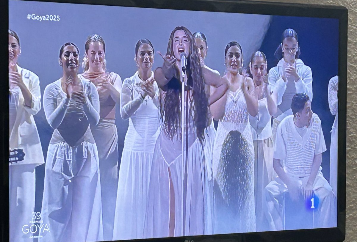 Lola Índigo (<a href="/lolaindigomusic/">lola indigo | info oficial</a>) brilla en los #Goya2025 con 'Verde que te quiero verde’… que yo te quiero verde

#Granada #GranadDeCine