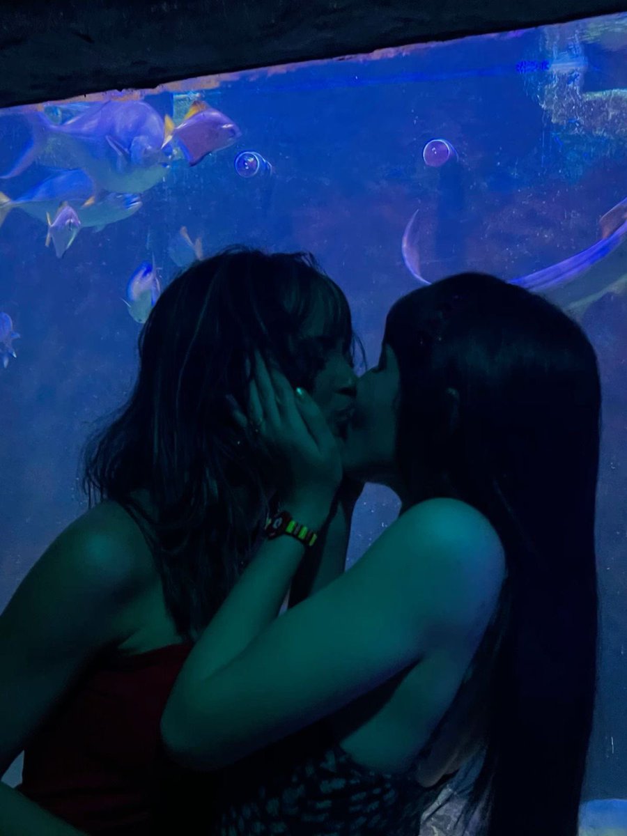 women loving women (@wlwpicz) on Twitter photo 