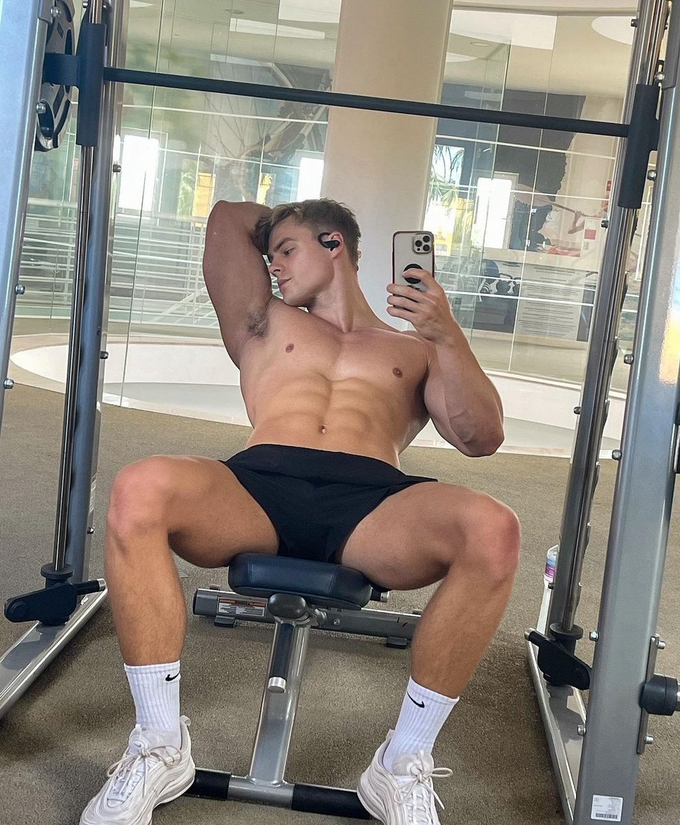 Looking for a gymbro 😝 <a href="/camillob_of/">Camillo Beischel</a>

onlyfans.com/peachyyboy/c31