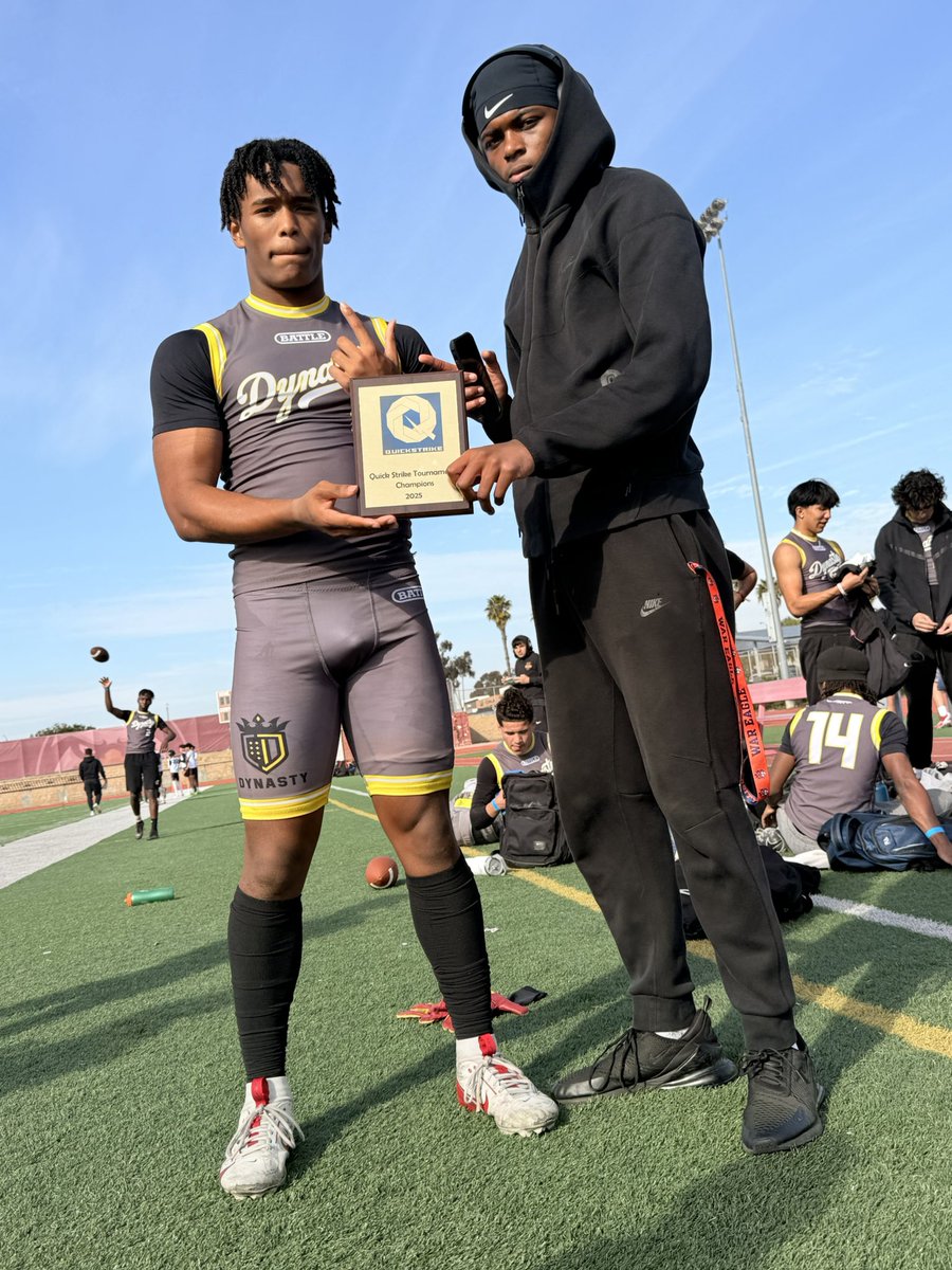 DJ_Mitchell1X's tweet image. #GodisGreat #CHAMPIONS 7v7 #QuickStrike @DJ_Mitchell1X @DavidVallejo @KamdenTillis @ocvarsityguy @OrtegeJenkins16 @OC_Recruits @COACHKDJR @FWhittinghamJr @MrSierra2U @CoachJFranks @BlazeLaHabra @LHHighlanders @LHHSAthletics1 @steven_trang4 @GregBiggins @RivalsCorey @adamgorney