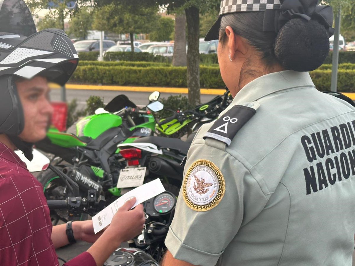 GN_MEXICO_'s tweet photo. La #GuardiaNacional implementa operativos en carreteras federales del país, con el objeto de que los conductores respeten el reglamento de tránsito y los límites de velocidad. #PorMéxicoSiempreEnGuardia https://t.co/edPqqxNGBI