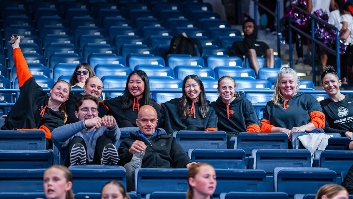 Friendly faces in the house 🫶

Thanks for coming out @beaverwgolf! Good luck on Monday! #GoBeavs