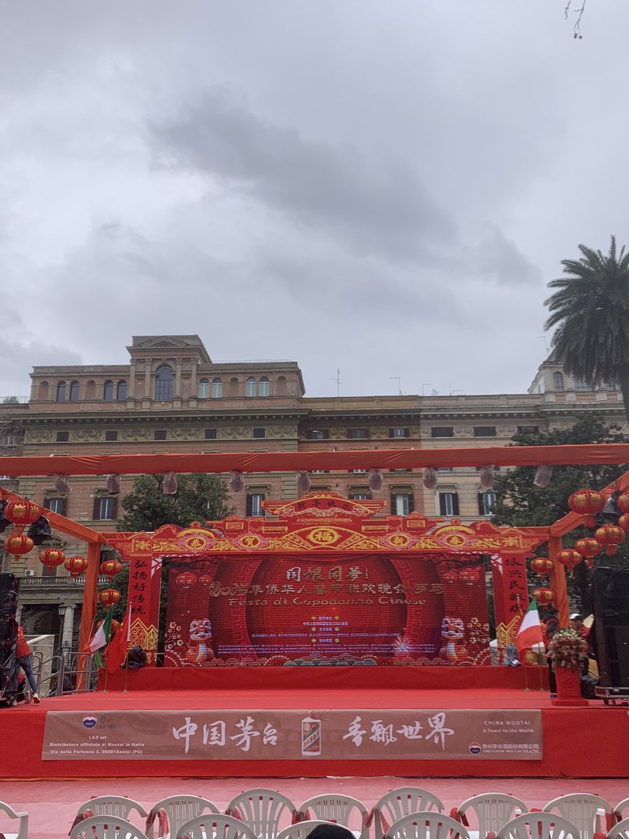 FraLeoncini's tweet image. Grande festa per il Capodanno cinese a Roma nella splendida cornice di Piazza Vittorio. Grazie alla comunità cinese di Roma per aver organizzato anche quest’anno un evento memorabile #capodannocinese #annodelserpente