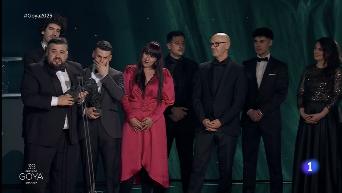 🎞️✨ Hace unos días tuve la oportunidad ver “Semillas de Kivu”, un trabajo desgarrador fruto del talento nacido en Castilla-La Mancha que hoy ha ganado un #Goya al mejor corto documental. Pilar Sancho, Carlos Valle y Pepe Castro ¡ENHORABUENA!
#Goya2025
