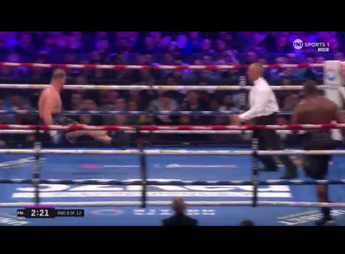 Trying to explain how this is a screenshot of a Chisora knockdown. #ChisoraWallin