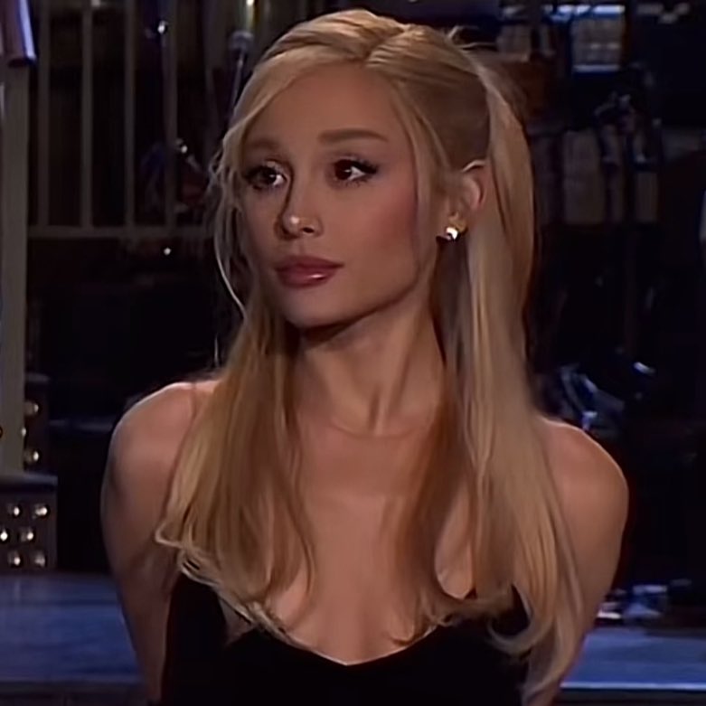 I need a cc version of this hairstyle, anyone know of one? 👀