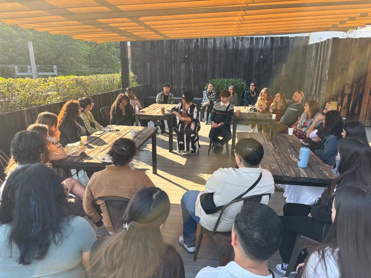 jvanlee6's tweet image. Listening & thinking in CDMX with Biennial of the Americas at Zona Maco! Councilwoman Alvidrez, State Rep Herod & Danielle Olivetti from Gov Polis motivate our scholars to make the world better! Inspired!
#Polis
#Herod
#Alvidrez
#MexicoCity
#ElPomar #BoettcherFoundation