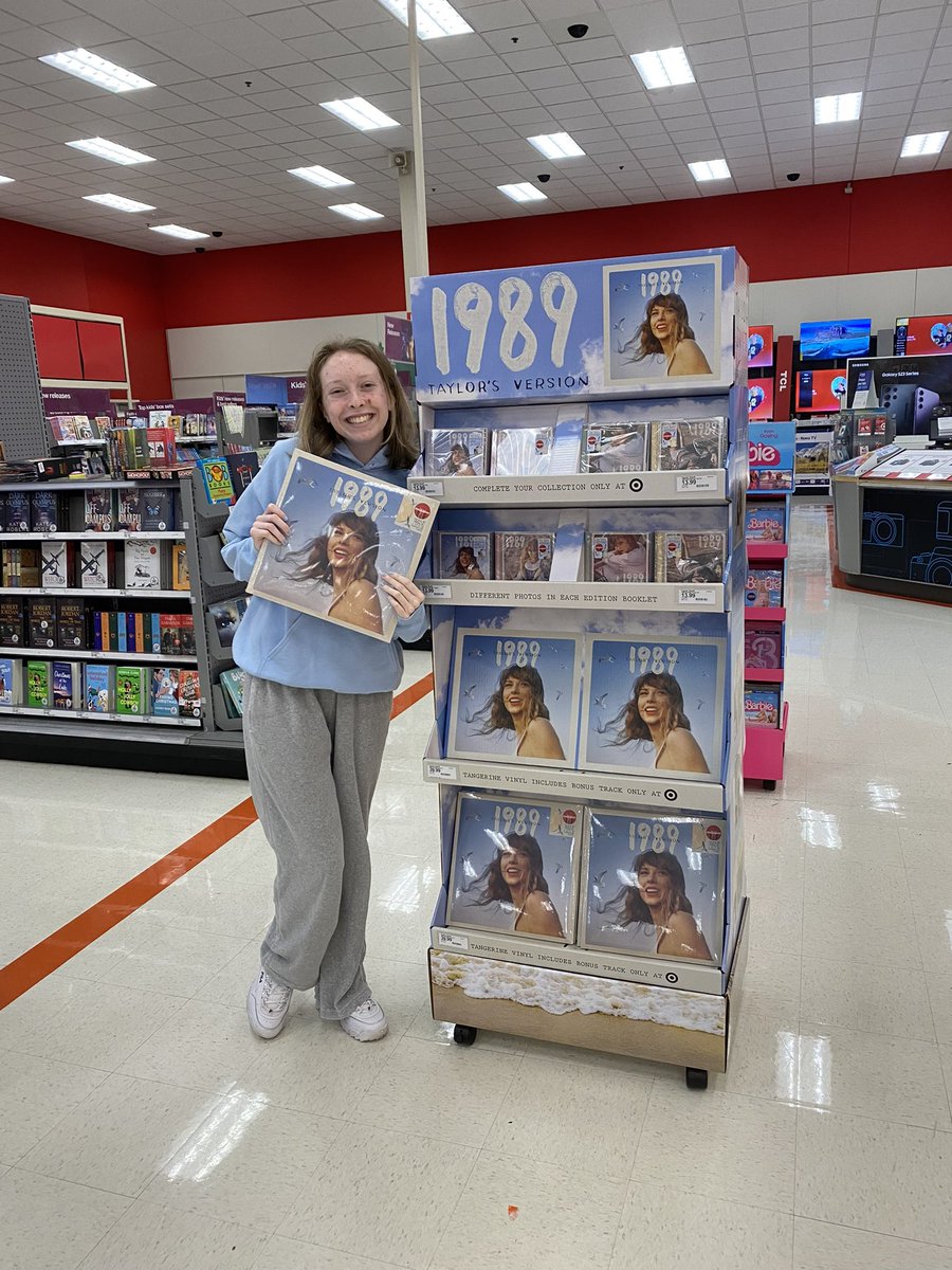 happinessforts's tweet photo. hi @taylornation13 ๐๐๐ #ILove1989 https://t.co/pxEvuz571V