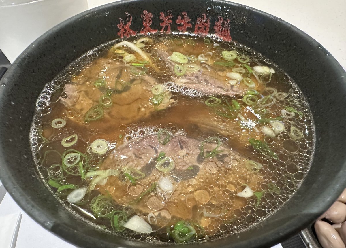 日曜の夜に日本で予定が入ってるので朝の便で帰国します! 食べ損ねていた牛肉麺も空港でたべれて、久しぶりの台湾をとても満喫できました! 再见👍 
