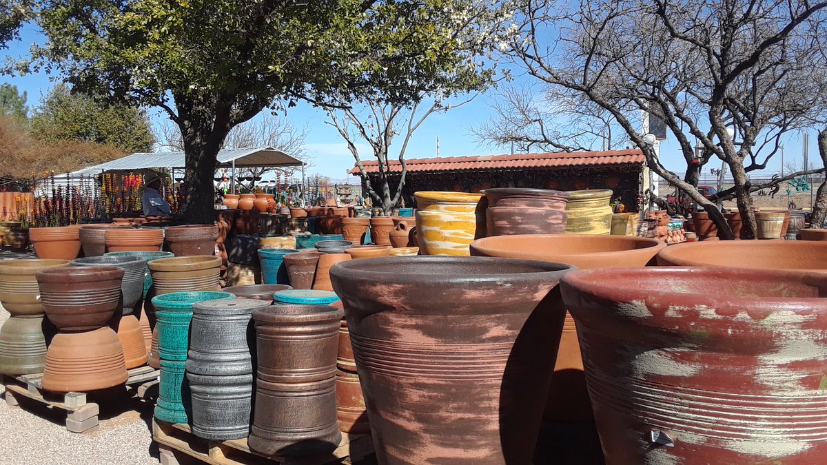 DonnaJAZgal's tweet photo. #TalaveraLizards, lots and lots of #MexicanPottery and a #Catrina figurine all at #SantaFeArtsPotteryPatioFurniture in #Whetstone, Arizona, near Sierra Vista, #Arizona
#TravelSouthernArizona
#InTheBorderlands https://t.co/rFlbXPuIEn