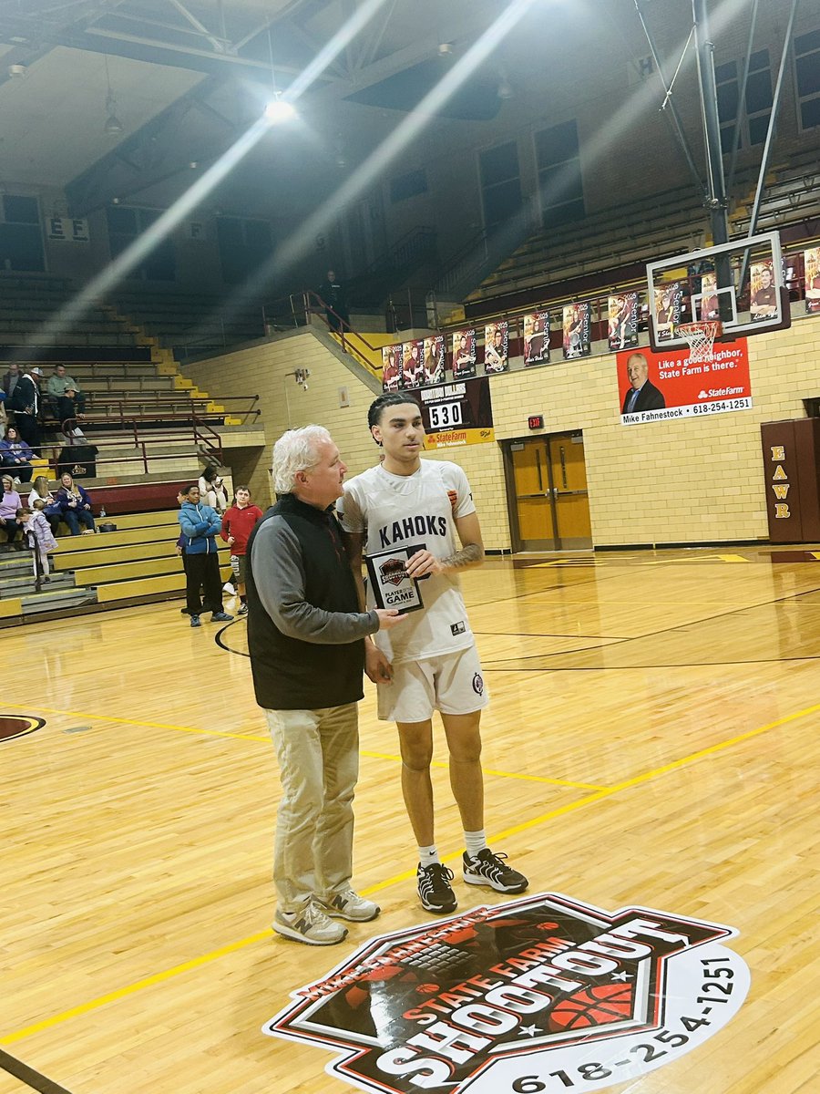 Wrapping up the day with a Kahok  🏀 64-60 win over MICDS at East Alton Wood River.  Coates named MVP! Great job Kahoks #thekahokway