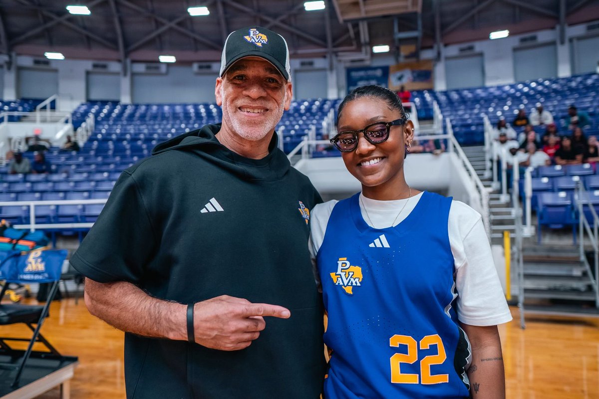PVAMUPanthers's tweet photo. PVAMUBB: History in the making! Huge shoutout to the creator of our Adidas Black History uniforms, Alex Taylor for pulling up and showing love. Your impact goes beyond the game!
#ThreeStripeLife | #PVAMUBB | #BlackHistoryMonth https://t.co/LZxokO5Ogc