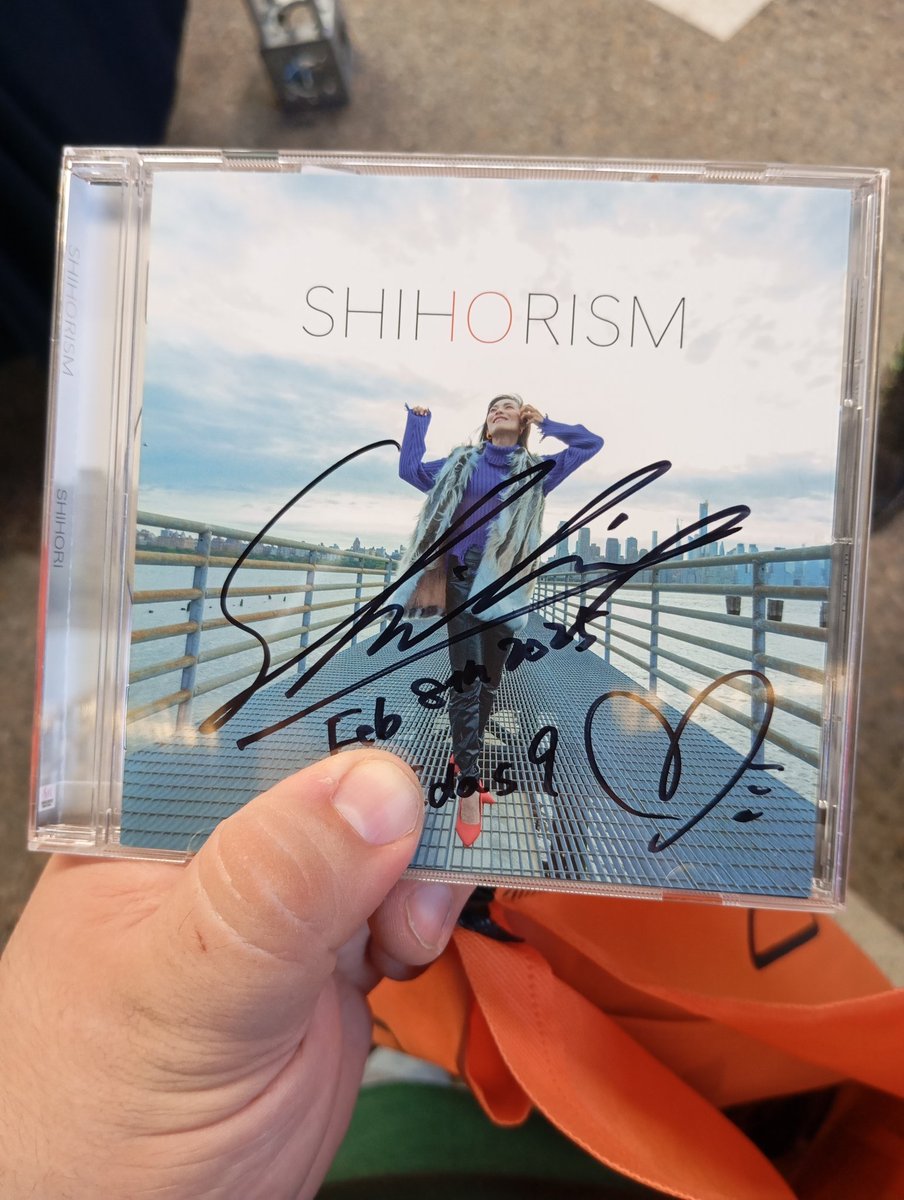 alex_des9's tweet photo. Day 1 highlights at Anime Expo:
From buying merch to unexpected pseudo meet &amp; greet with Shihori
Nice! (feat @lechuguinctb @nico_ctb) https://t.co/qniYrBd3y1
