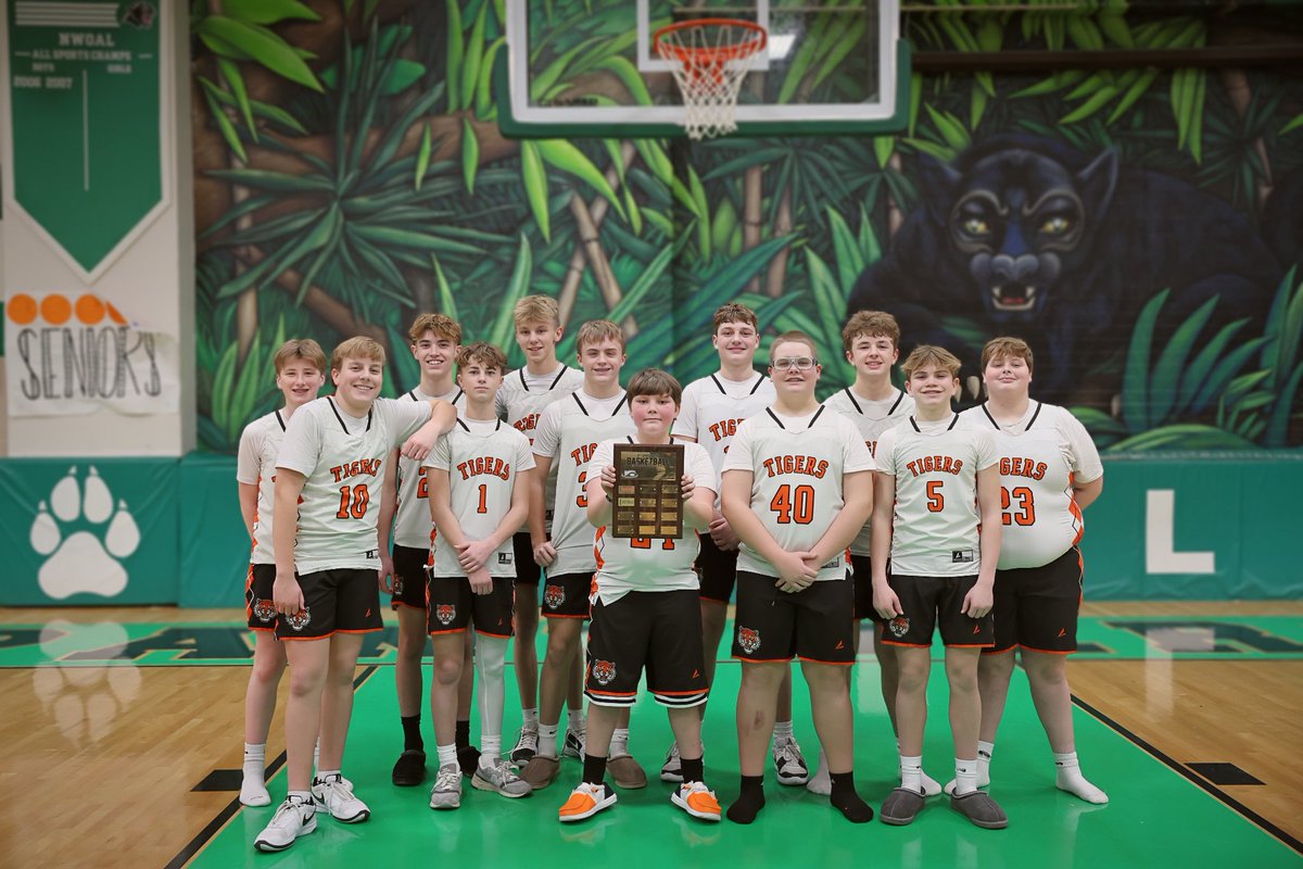 lctigerhoops's tweet photo. Back-to-Back!

Congrats to our 8th Grade on winning the NWOAL title this afternoon! 34-2 &amp; a pair of league titles in their Jr. High careers. Such a fun team to watch grow over the past few years…special group of young men! https://t.co/u9MVBQI9bL