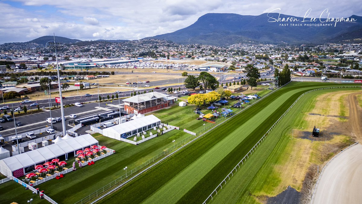 FastTrackPhotog's tweet image. Welcome to Ladbrokes Hobart Cup Day. The track looks incredible. Surely this is one of Australia’s most scenic racetracks @TasracingAus @ladbrokescomau @AdamHSport @Aushorse_TBA @AndrewNJHawkins