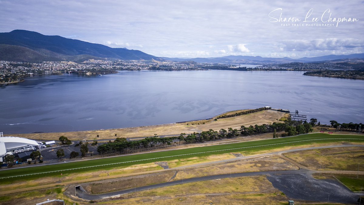 FastTrackPhotog's tweet image. Welcome to Ladbrokes Hobart Cup Day. The track looks incredible. Surely this is one of Australia’s most scenic racetracks @TasracingAus @ladbrokescomau @AdamHSport @Aushorse_TBA @AndrewNJHawkins