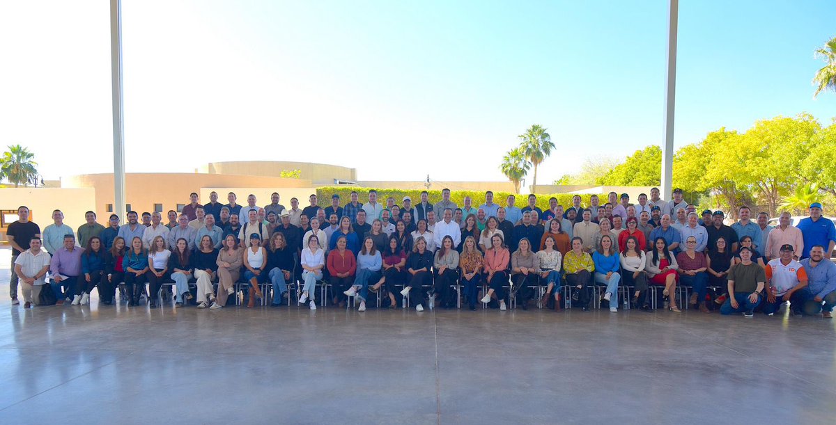 lisettelopezg's tweet photo. El trabajo en equipo nos impulsa a lograr grandes resultados, y con un líder experimentado y gran estratega al frente, nuestras metas se convierten en logros. Talento, compromiso y visión nos definen.
#EquipoH
#QueSueneLaH https://t.co/OjON4oz9kX
