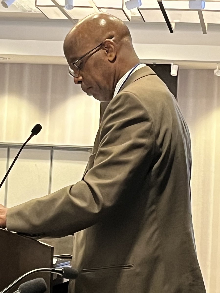 Dr. Llew Hyacinthe Chairs the SAU session on diversity/URiM in Urology. “H” told it well.