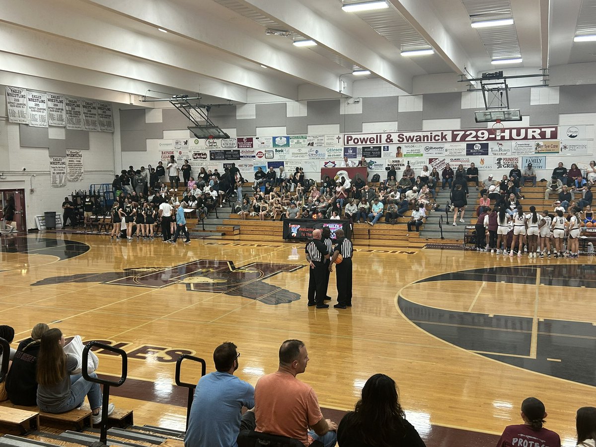 DISTRICT CHAMPIONSHIP 🔥🏀
LG!!!! <a href="/GoodwinLoghan/">Loghan Goodwin</a> 🤍