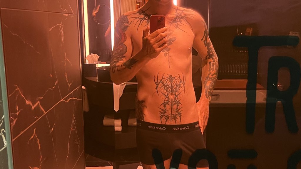 voidfvckxx's tweet photo. new account because the last one got nuked! I hate this place but still I keep coming back for more. also this is me if you even care https://t.co/bG4rLYp4XS