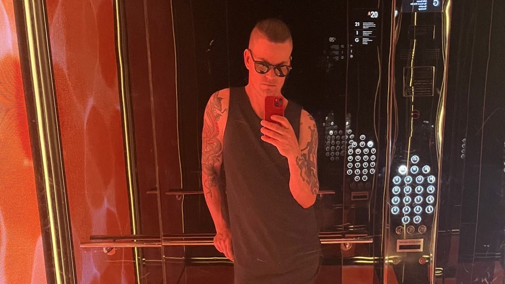 voidfvckxx's tweet photo. new account because the last one got nuked! I hate this place but still I keep coming back for more. also this is me if you even care https://t.co/bG4rLYp4XS