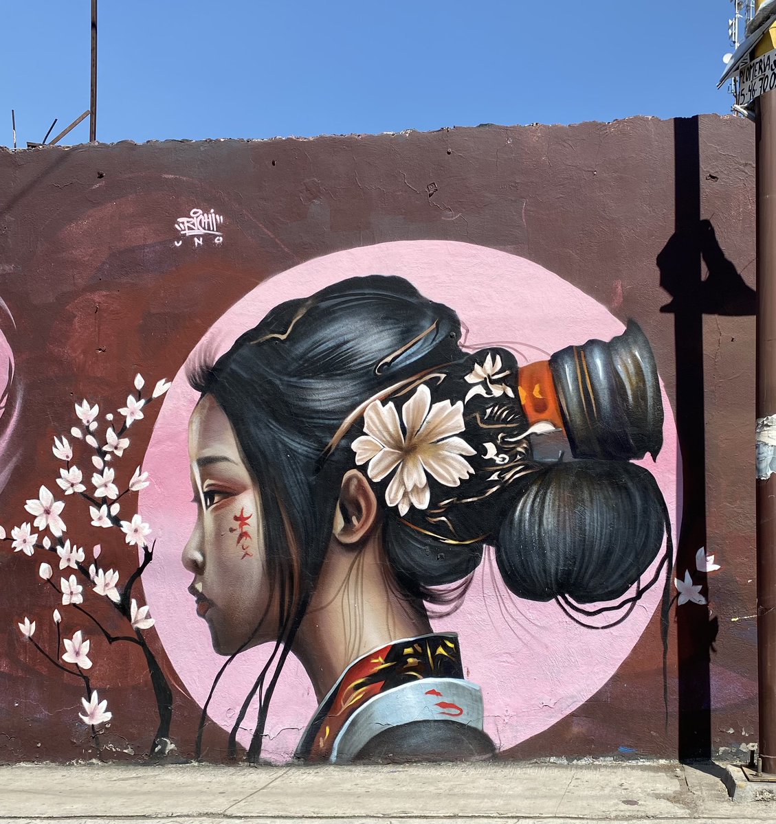 jonatan_33's tweet photo. @Paula_graffiti Me encanto a sí que me di a la tarea de buscar  donde lo pinto. 

Lo encontré y es hermoso en persona. https://t.co/TOGKM3X1Jt