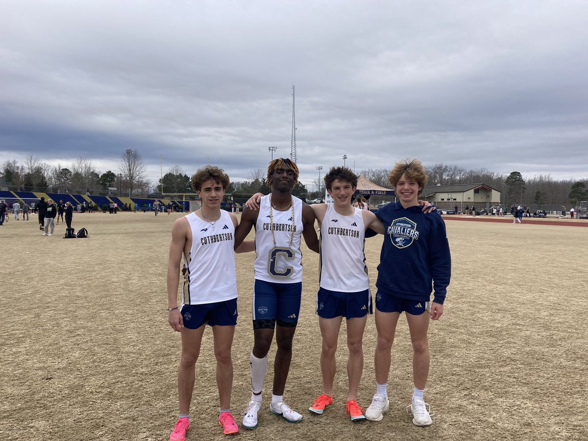 MarkVilard32963's tweet photo. Indoor School record 4x8.   Great work boys @cuttytrack @UCPSNCAthletics @AGHoulihan https://t.co/G5DWD9eci7