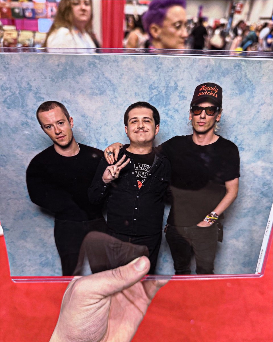 Met #JosephQuinn today and <a href="/Jamiebower/">Jamie Campbell Bower</a> #JosephQuinn #JamieCampbellBower <a href="/joequinnhq/">Joseph Quinn HQ</a> <a href="/JoeQuinnThings/">Joseph Quinn updates</a> #EddieMunson #Vecna #StrangerThings