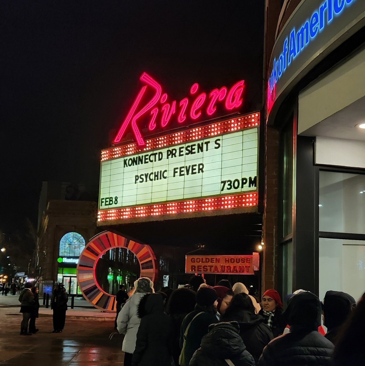 _baekhoes's tweet photo. In line for @psyfe_official in Chicago!!! #PSYCHICFEVER #PsychicFeverInChicago https://t.co/EGPqoNnZEr